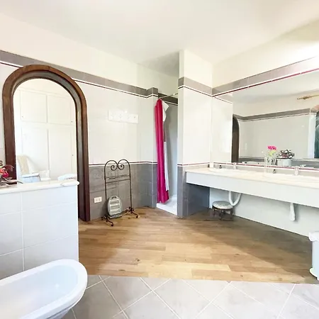 Vendégház Relais Casale Il Poggetto Paola By Zoom In Earth